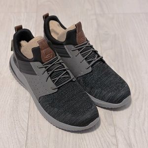 NWT New Men’s Skechers modern wingtip, size 10